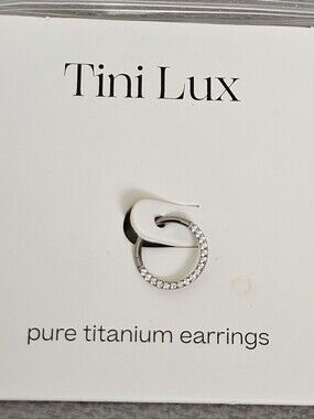 Tini Lux Hypoallergenic Titanium Single Crystal Endless Hoop